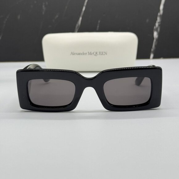 NEW ALEXANDER MCQUEEN AM0433S 001 SUNGLASSES WOMEN BLACK SQUARE EYEWEAR - Picture 3 of 13